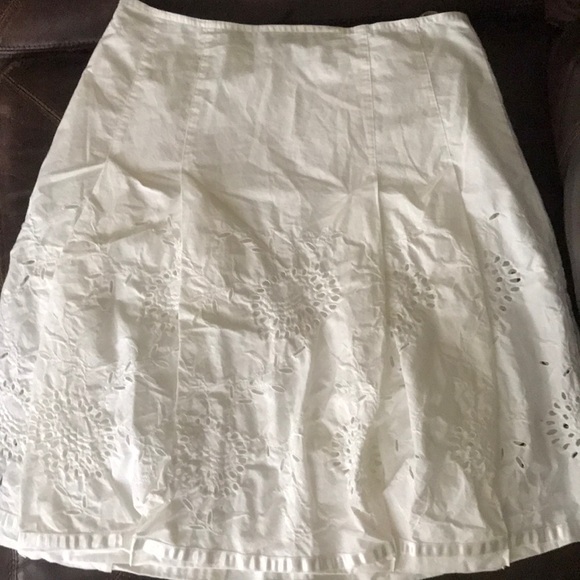 High-Waisted Like New White Lace Express Skirt - Picture 5 of 8